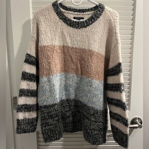 American Eagle Outfitters Cream and Tan Crew Neck Sweater